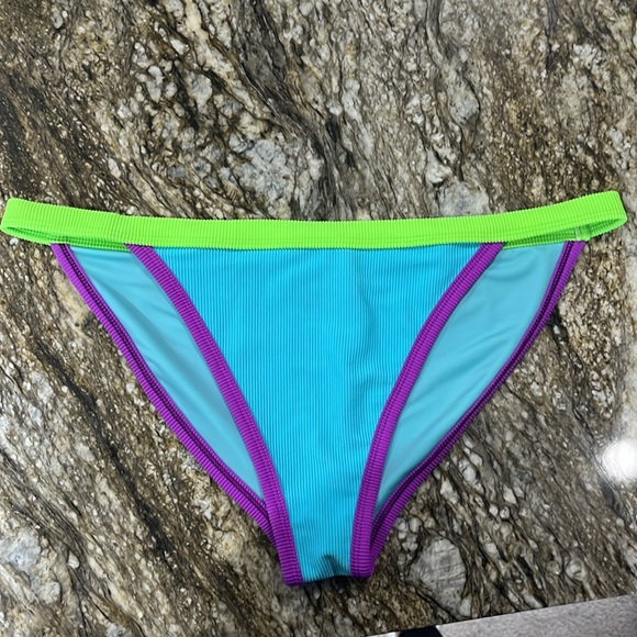 Beach Riot Bikini Set size large - Picture 2 of 5